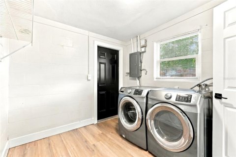 House in Saint Petersburg, Florida 3 bedrooms, 150.5 sq.m. № 2388554 - photo 24