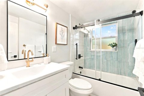 House in Saint Petersburg, Florida 3 bedrooms, 150.5 sq.m. № 2388554 - photo 15