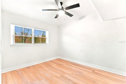 House in Saint Petersburg, Florida 3 bedrooms, 150.5 sq.m. № 2388554 - photo 13
