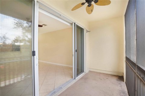 Снять в аренду кондоминиум в Санрайз, Флорида 2 спальни, 109.07м2, № 1933619 - фото 22