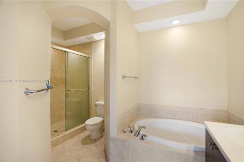 Снять в аренду кондоминиум в Санрайз, Флорида 2 спальни, 109.07м2, № 1933619 - фото 18