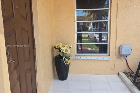 House in Homestead, Florida 3 bedrooms, 120.03 sq.m. № 2081321 - photo 19