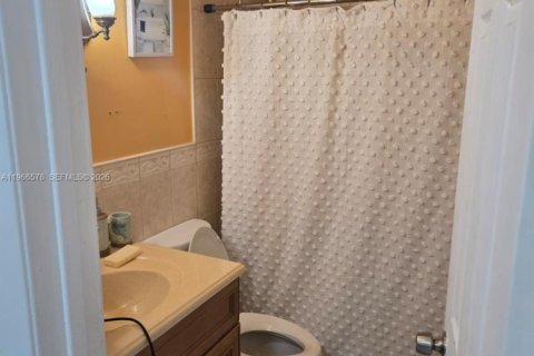 House in Homestead, Florida 3 bedrooms, 120.03 sq.m. № 2081321 - photo 17