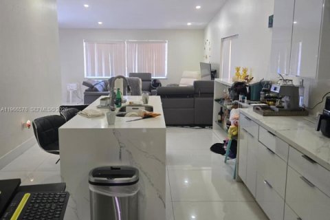 House in Homestead, Florida 3 bedrooms, 120.03 sq.m. № 2081321 - photo 12