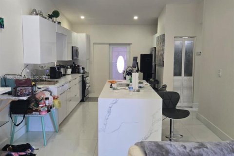 House in Homestead, Florida 3 bedrooms, 120.03 sq.m. № 2081321 - photo 20