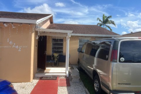 House in Homestead, Florida 3 bedrooms, 120.03 sq.m. № 2081321