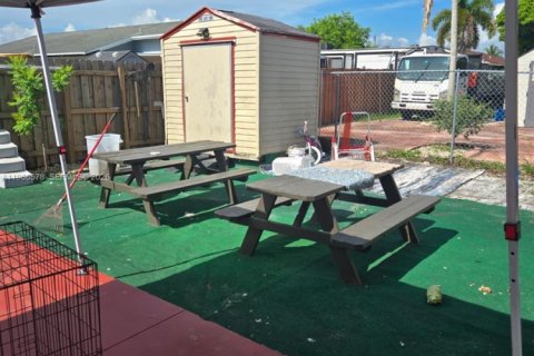 House in Homestead, Florida 3 bedrooms, 120.03 sq.m. № 2081321 - photo 11