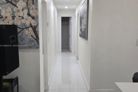House in Homestead, Florida 3 bedrooms, 120.03 sq.m. № 2081321 - photo 13