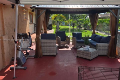 House in Homestead, Florida 3 bedrooms, 120.03 sq.m. № 2081321 - photo 10
