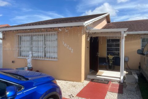 House in Homestead, Florida 3 bedrooms, 120.03 sq.m. № 2081321 - photo 2