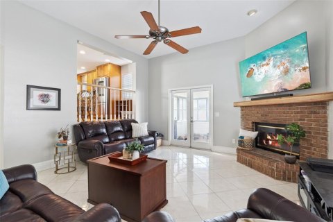 House in Apopka, Florida 4 bedrooms, 211.17 sq.m. № 2215553 - photo 18
