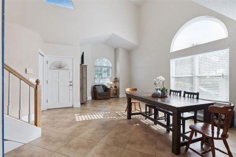 House in Apopka, Florida 4 bedrooms, 211.17 sq.m. № 2215553 - photo 8