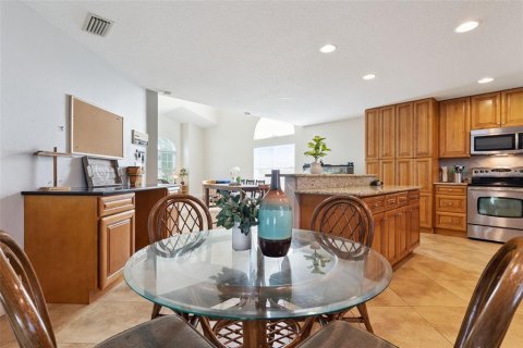 House in Apopka, Florida 4 bedrooms, 211.17 sq.m. № 2215553 - photo 17