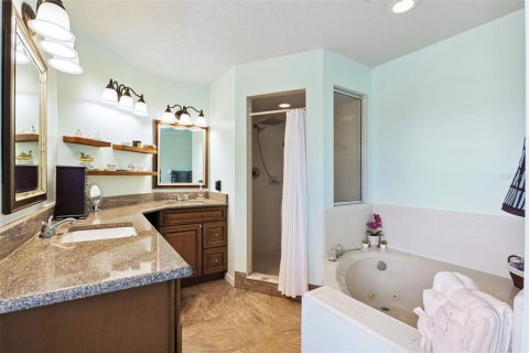 House in Apopka, Florida 4 bedrooms, 211.17 sq.m. № 2215553 - photo 30