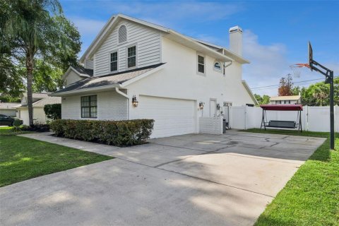 House in Apopka, Florida 4 bedrooms, 211.17 sq.m. № 2215553 - photo 7