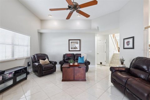 House in Apopka, Florida 4 bedrooms, 211.17 sq.m. № 2215553 - photo 20