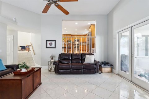 House in Apopka, Florida 4 bedrooms, 211.17 sq.m. № 2215553 - photo 19