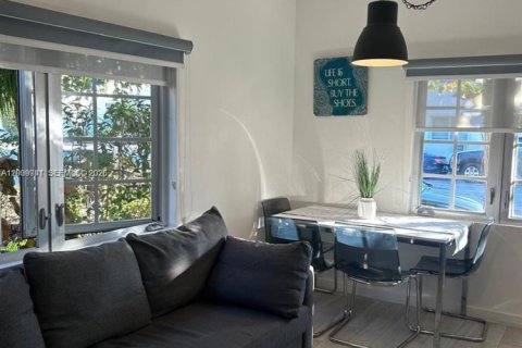 Condominio en venta en Miami Beach, Florida, 2 dormitorios, 55.28 m2 № 2090065 - foto 2