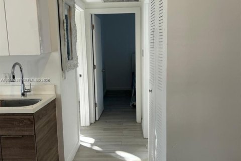 Condominio en venta en Miami Beach, Florida, 2 dormitorios, 55.28 m2 № 2090065 - foto 9