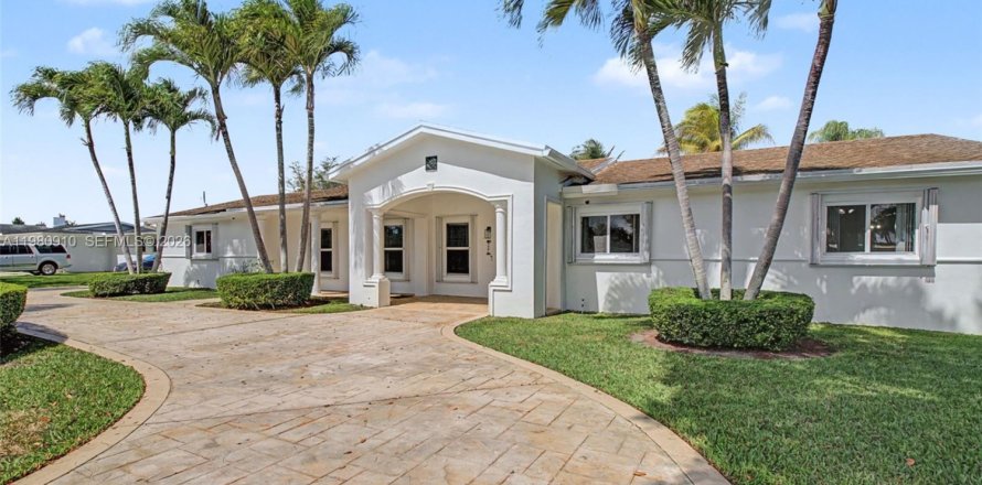 Дом в Пальметто-Бей, Флорида 4 спальни, 265.51м2 № 2043404