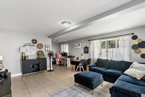 Propiedad comercial en venta en Kissimmee, Florida, 2 dormitorios, 99.41 m2 № 1911338 - foto 8