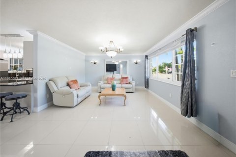 Casa en venta en North Miami Beach, Florida, 3 dormitorios, 99.78 m2 № 2001879 - foto 5