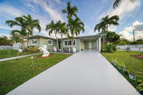 Casa en North Miami Beach, Florida 3 dormitorios, 99.78 m2 № 2001879