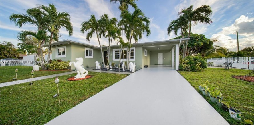 Casa en North Miami Beach, Florida 3 dormitorios, 99.78 m2 № 2001879
