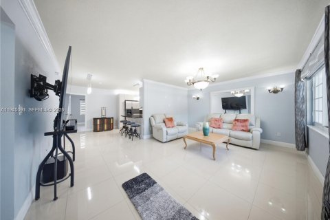 Casa en venta en North Miami Beach, Florida, 3 dormitorios, 99.78 m2 № 2001879 - foto 4