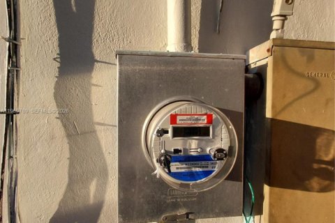 House in Miami, Florida 3 bedrooms, 56.86 sq.m. № 2030624 - photo 12