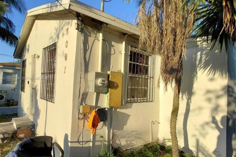 House in Miami, Florida 3 bedrooms, 56.86 sq.m. № 2030624 - photo 7