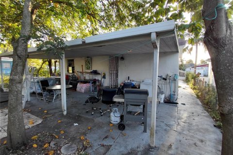 House in Miami, Florida 3 bedrooms, 56.86 sq.m. № 2030624 - photo 13