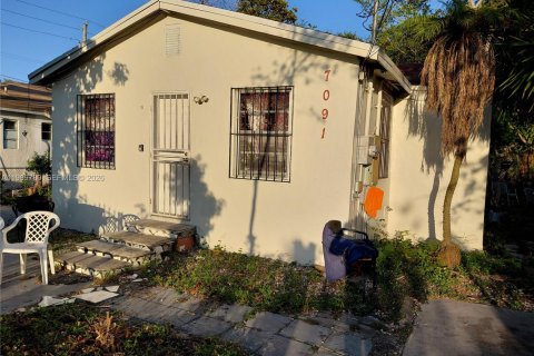 House in Miami, Florida 3 bedrooms, 56.86 sq.m. № 2030624 - photo 5