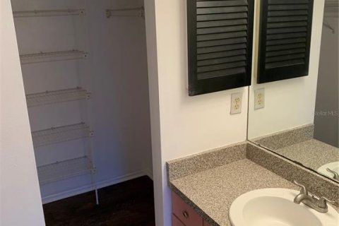 Villa ou maison à louer à Sarasota, Floride: 2 chambres, 95.78 m2 № 2416619 - photo 3