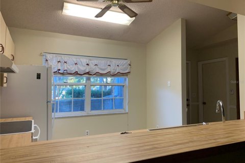 Villa ou maison à louer à Sarasota, Floride: 2 chambres, 95.78 m2 № 2416619 - photo 6