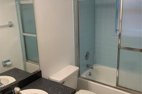 Villa ou maison à louer à Sarasota, Floride: 2 chambres, 95.78 m2 № 2416619 - photo 7
