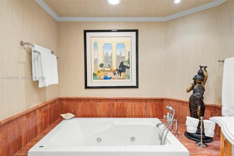 Copropriété à vendre à Sunny Isles Beach, Floride: 4 chambres, 410.16 m2 № 2017688 - photo 29