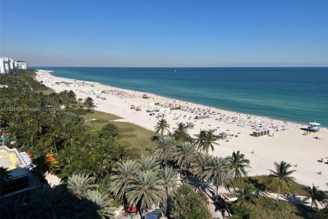 Condo in Miami Beach, Florida, 1 bedroom № 1833777 - photo 1