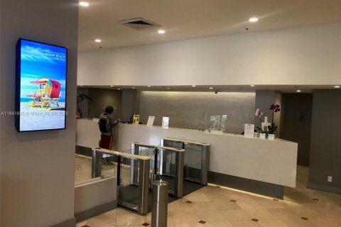 Condo in Miami Beach, Florida, 1 bedroom № 1833777 - photo 16