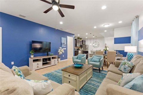 House in Kissimmee, Florida 7 bedrooms, 304.81 sq.m. № 2093407 - photo 12