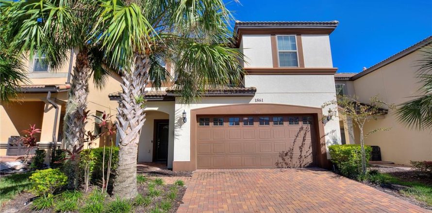 House in Kissimmee, Florida 7 bedrooms, 304.81 sq.m. № 2093407