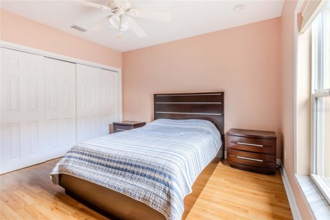 House in Sarasota, Florida 3 bedrooms, 140.38 sq.m. № 2150013 - photo 23