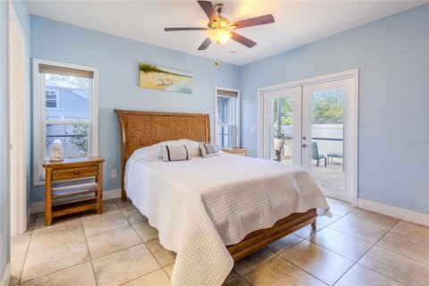 House in Sarasota, Florida 3 bedrooms, 140.38 sq.m. № 2150013 - photo 12