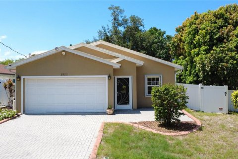 House in Sarasota, Florida 3 bedrooms, 140.38 sq.m. № 2150013