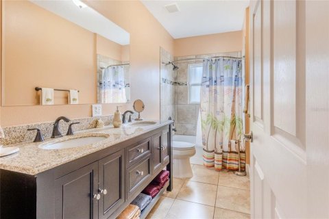 House in Sarasota, Florida 3 bedrooms, 140.38 sq.m. № 2150013 - photo 20