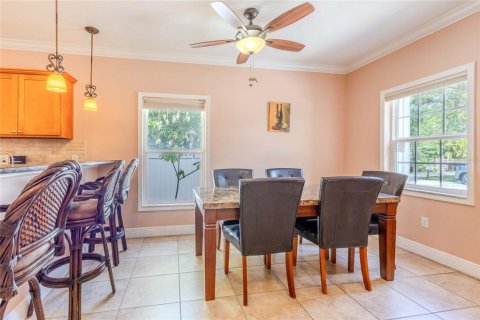 House in Sarasota, Florida 3 bedrooms, 140.38 sq.m. № 2150013 - photo 3