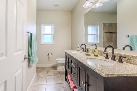 House in Sarasota, Florida 3 bedrooms, 140.38 sq.m. № 2150013 - photo 15