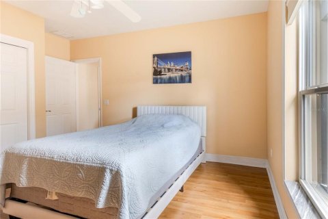 House in Sarasota, Florida 3 bedrooms, 140.38 sq.m. № 2150013 - photo 19