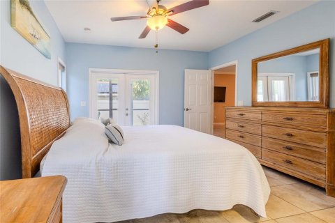 House in Sarasota, Florida 3 bedrooms, 140.38 sq.m. № 2150013 - photo 14