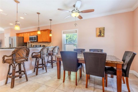 House in Sarasota, Florida 3 bedrooms, 140.38 sq.m. № 2150013 - photo 4